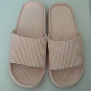 Women’s Slides
